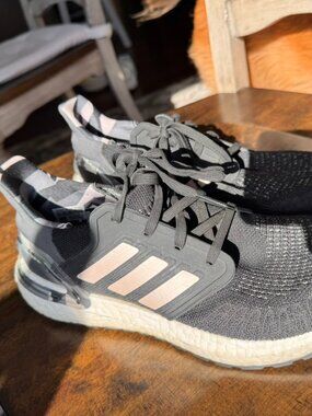 Adidas Ultraboost Women - 10- like new!